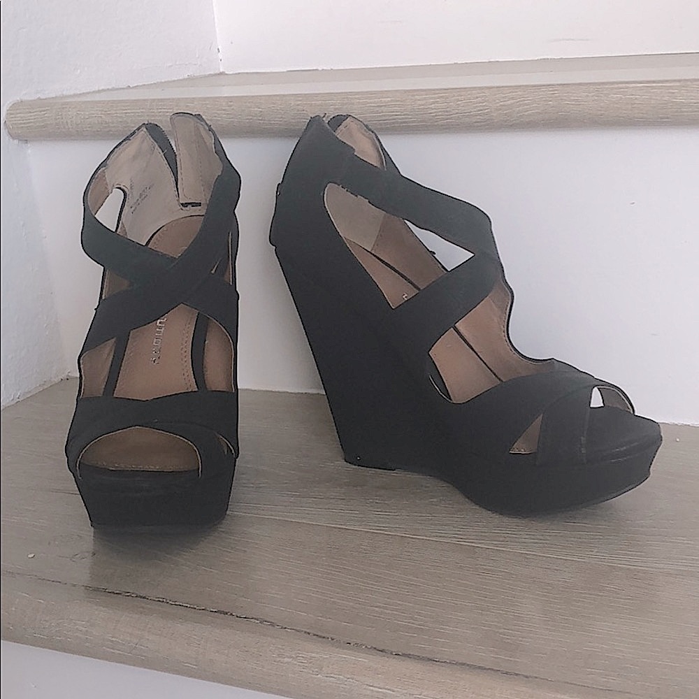 Chinese Laundry black platform sandals, sz 6
